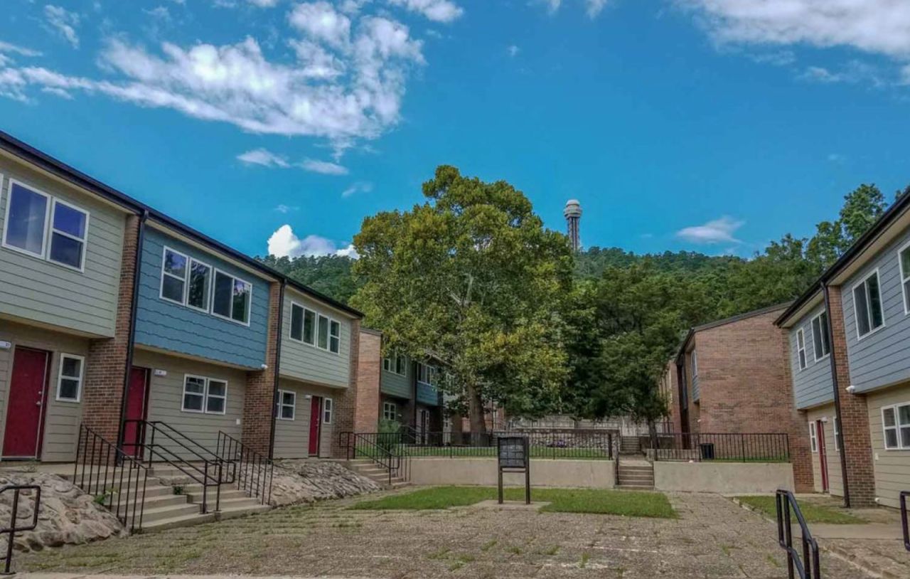 Photo of MOUNTAIN VIEW HEIGHTS (RAD) at 1002 ILLINOIS; 800 SPRING STS 100 HIGHRISE CIRCLE HOT SPRINGS, AR 71901