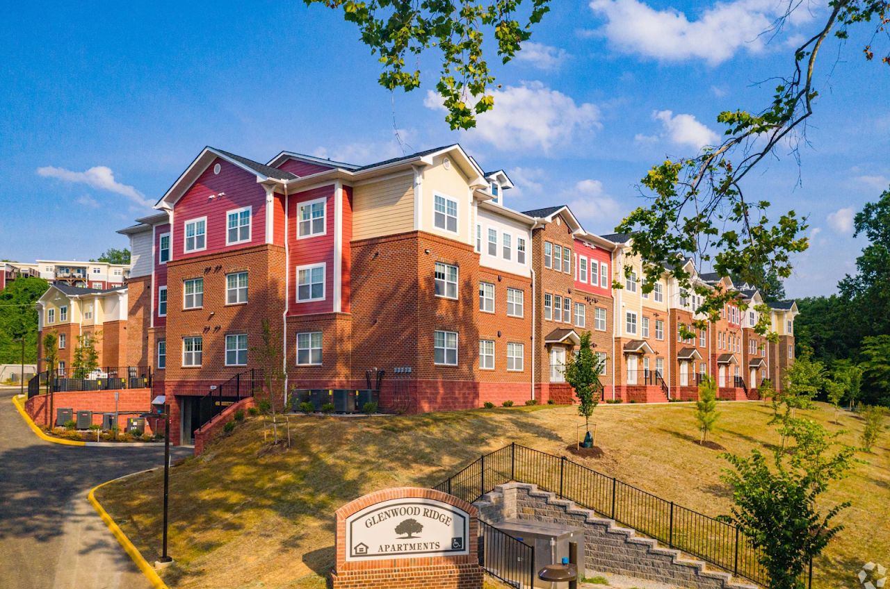 Photo of Glenwood Ridge Apartments at 3801 Glenwood Ave Richmond, VA 23223