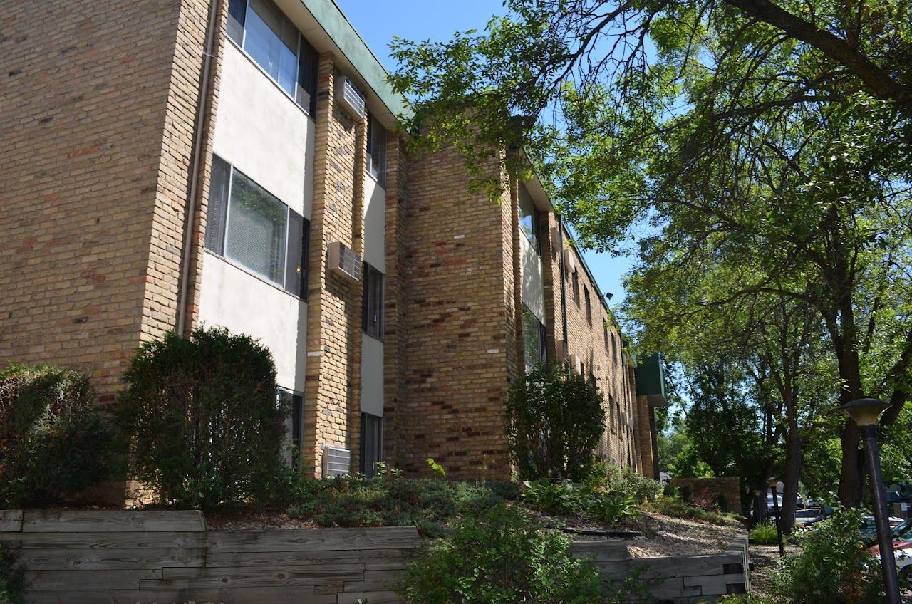 Photo of Goldenstar Apartments at 321 Larpenteur Ave E Maplewood, MN 55117