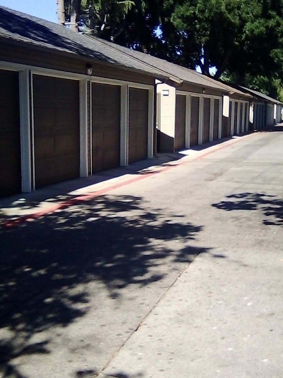 Photo of BAY OAKS APARTMENTS. Affordable housing located at 2400 GLORIA WAY EAST PALO ALTO, CA 94303