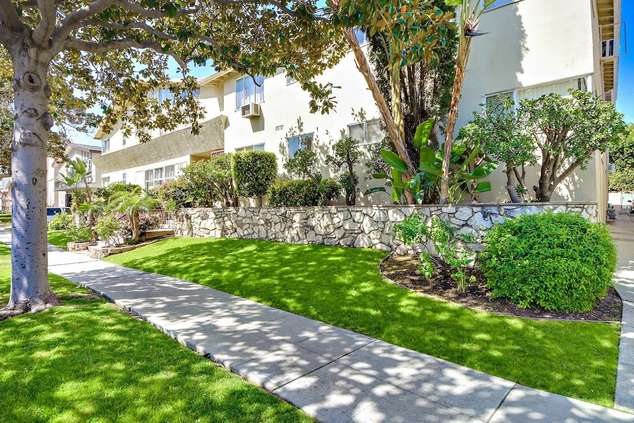 Photo of 341 S Doheny Dr at 341 S Doheny Dr Beverly Hills, CA 90211