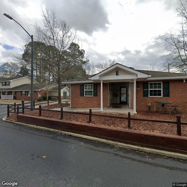 Photo of ROLLING OAKS ELDERLY APARTMENTS. Affordable housing located at 111 N RALPH ST CLAXTON, GA 30417