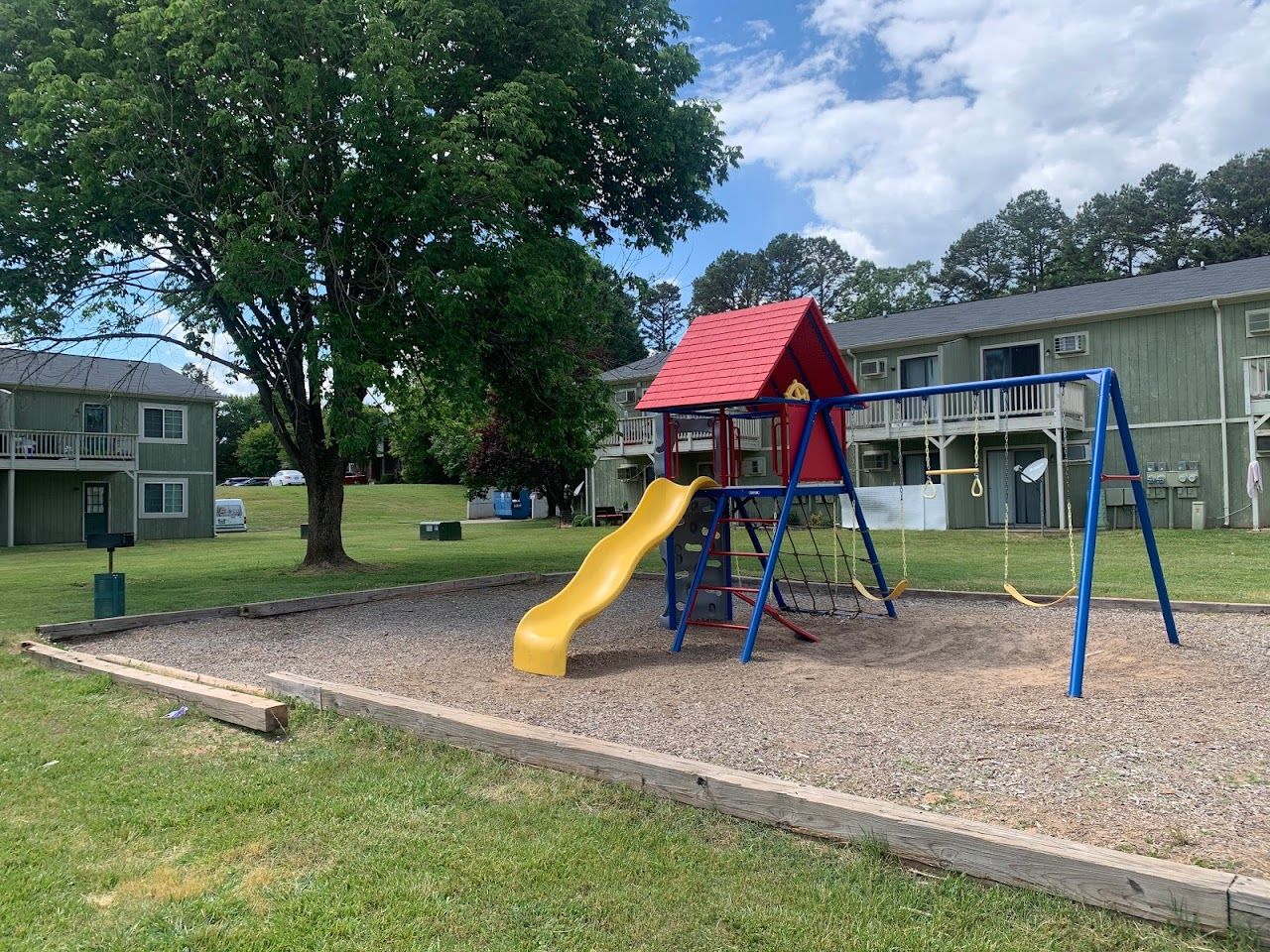 Photo of Bridgewood Apartments. Affordable housing located at 1954 Lakeview Rd Asheboro, NC 27203