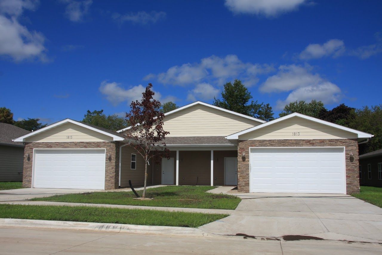 Photo of VILLAS AT FOX POINTE. Affordable housing located at 2110 MADELYN DR KNOXVILLE, IA 50138