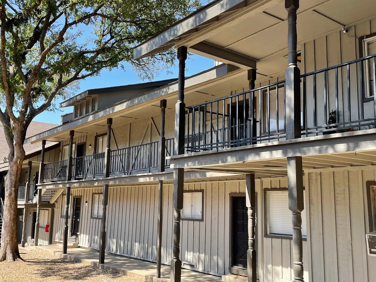 Photo of Stone Manor Apartments at 3122 Park Ln Dallas, TX 75220