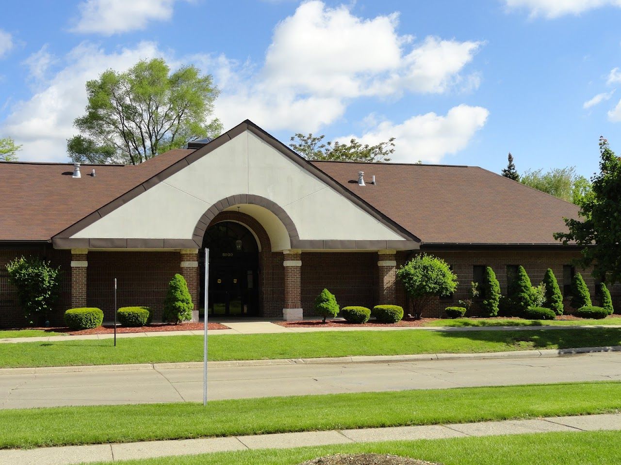 Photo of Royal Oak Township Housing Commission. Affordable housing located at 8900 Cloverdale FERNDALE, MI 48220