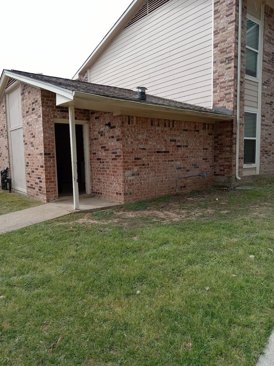 Photo of 800 Bellshire Apartments at 800 Bellshire Dr Conroe, TX 77301