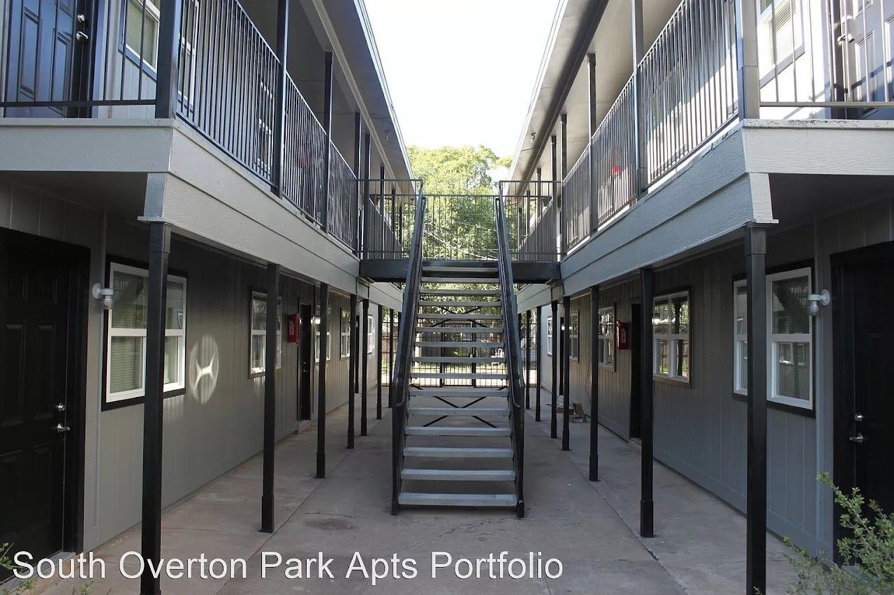 Photo of South Overton Apartments at 2101 14th St Lubbock, TX 79401