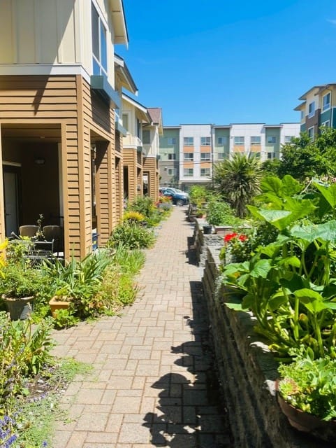 Photo of COLUMBIA GARDENS AT RAINIER COURT. Affordable housing located at 3605 34TH AVE SOUTH SEATTLE, WA 98144