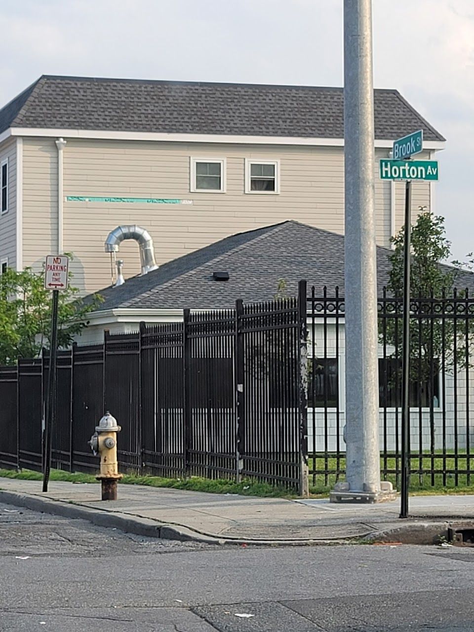 Photo of HERITAGE HOMES at 1 HERITAGE LN NEW ROCHELLE, NY 10801