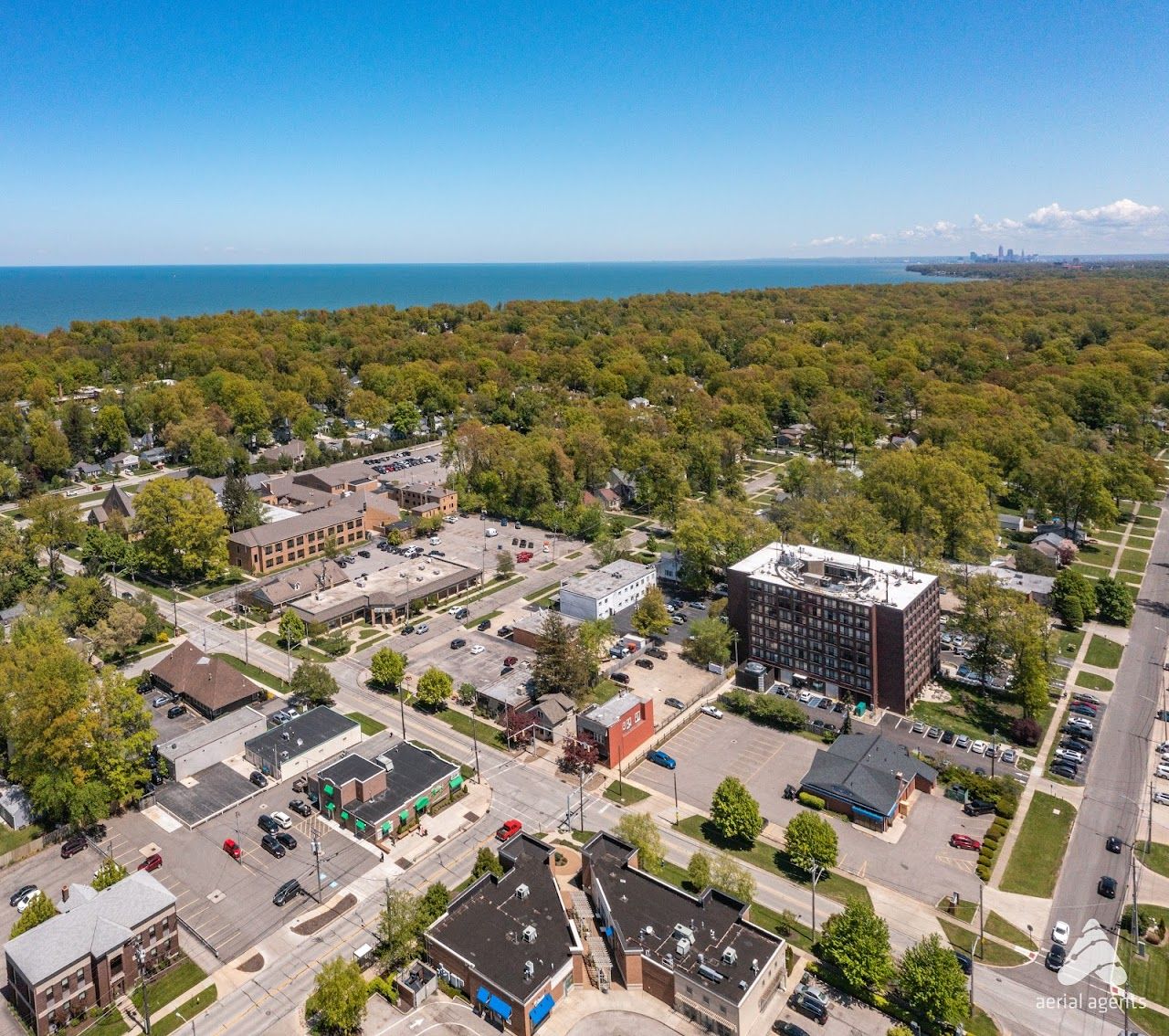 Photo of KNICKERBOCKER APARTMENTS at 27100 KNICKERBOCKER ROAD BAY VILLAGE, OH 44140