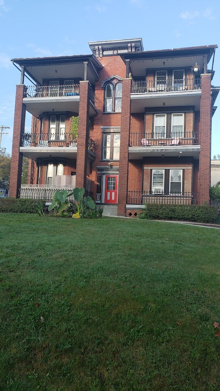 Photo of Linn Court Aparments. Affordable housing located at 150 N Linnwood Dr Linn, MO 65051