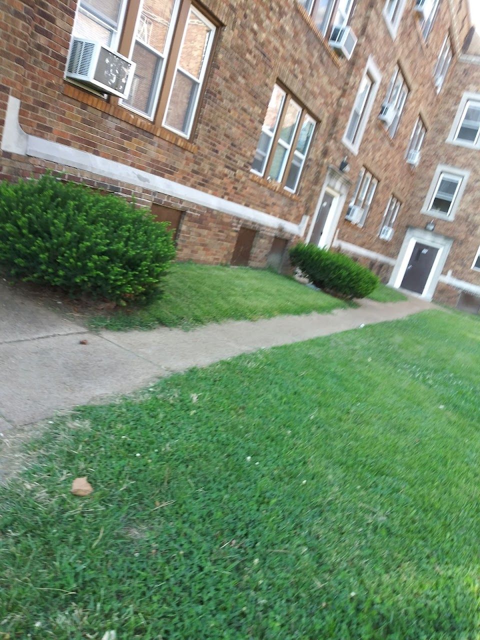 Photo of Bingham Court Apartments at 3517-3529 Bingham Ave Saint Louis, MO 63111