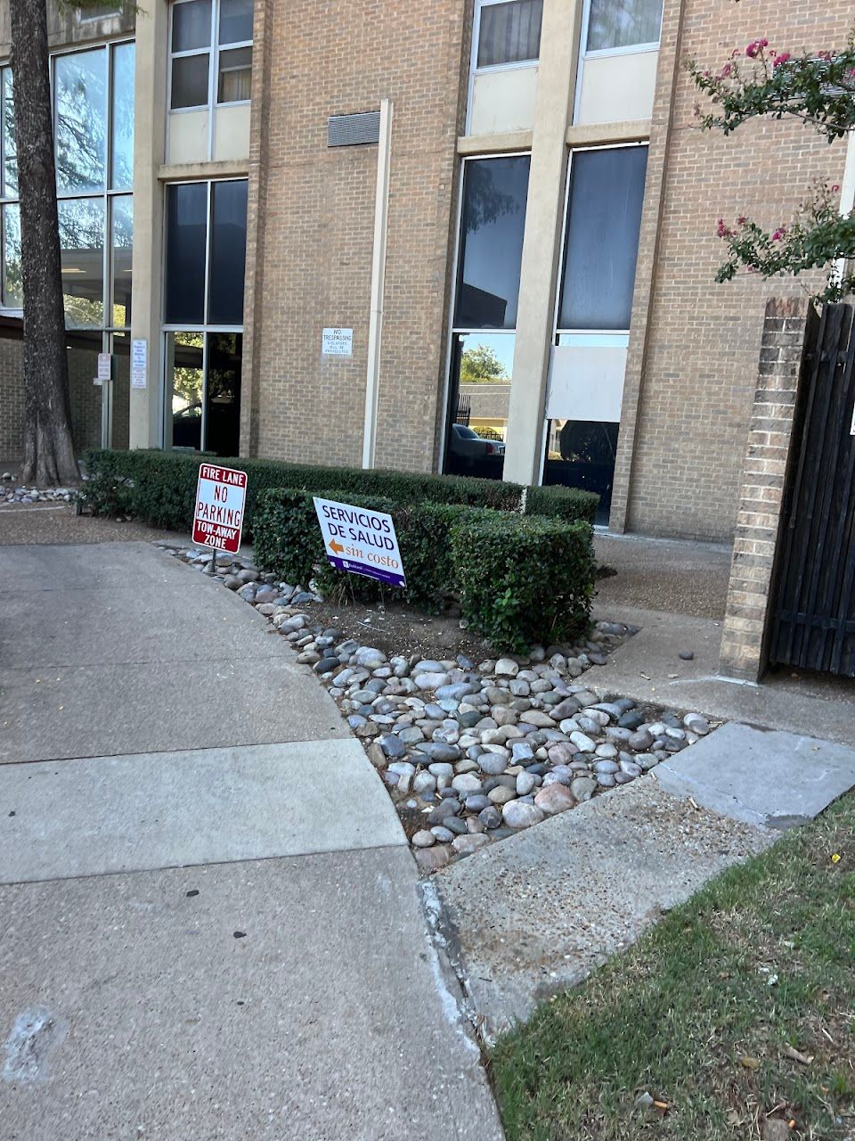 Photo of Park Manor at 3333 Edgewood St Dallas, TX 75215