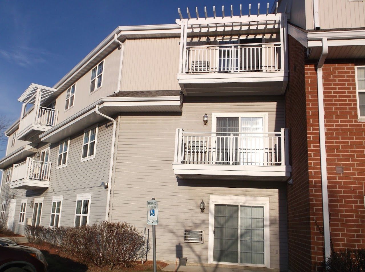 Photo of PARKSIDE COMMONS. Affordable housing located at 1400 W CUSTER AVE GLENDALE, WI 53209