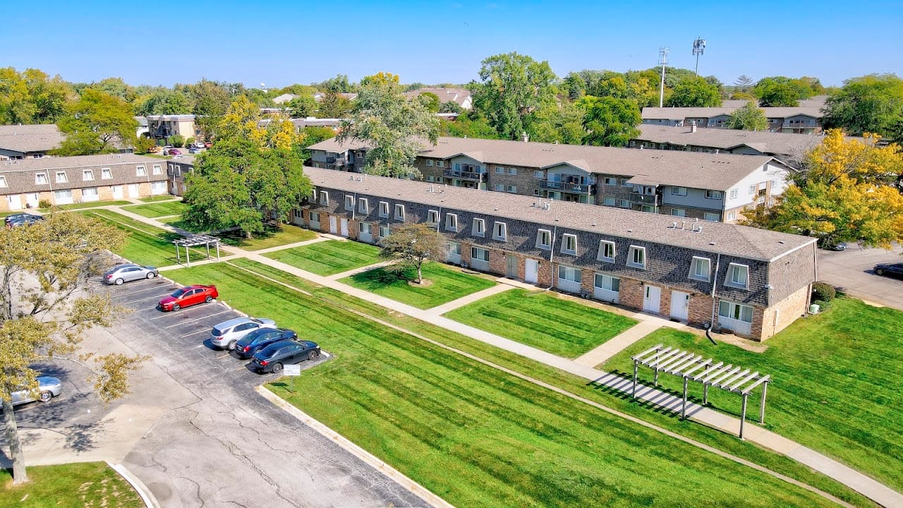 Photo of Acclaim at Hinsdale Lake at 16 W 610 Honeysuckle Rose Ln Willowbrook, IL 60527