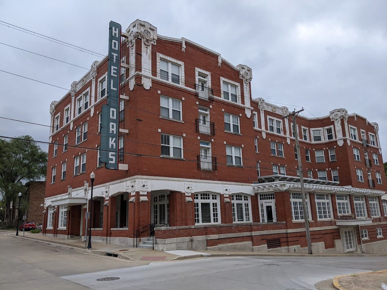 Photo of OAKS APTS at 117 S ST EXCELSIOR SPRINGS, MO 64024