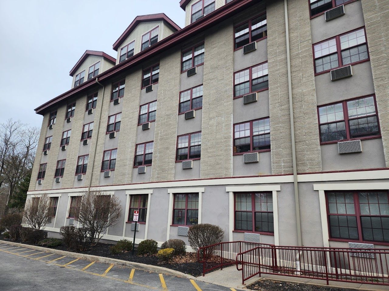 Photo of HERITAGE POINTE APTS at 6 ANDERSON SCHOOL RD STAATSBURG, NY 12580