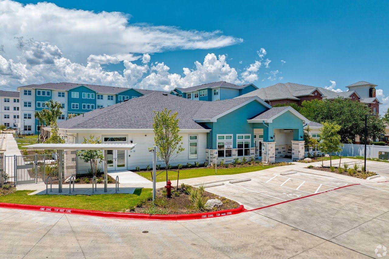 Photo of LA CIMA at 3200 MONTOPOLIS AUSTIN, TX 78744