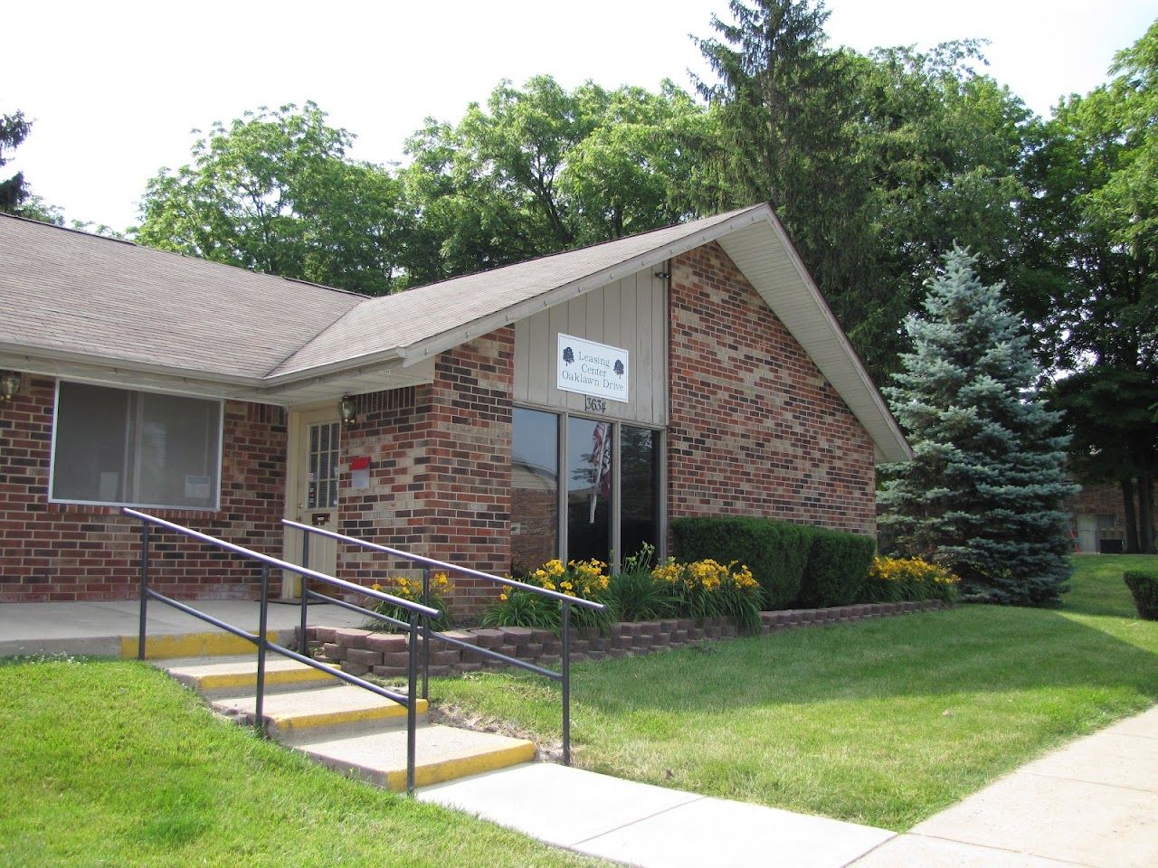 Photo of Sun Valley Townhomes. Affordable housing located at 924 Sun Valley Dr Anderson, IN 46016