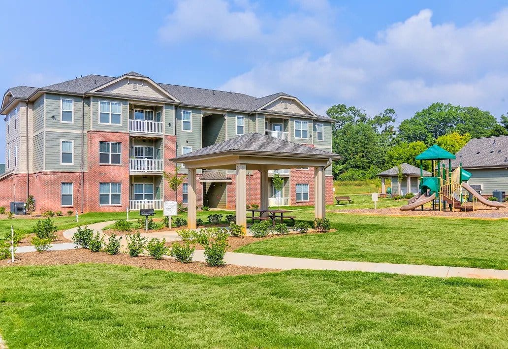 Photo of CAMBRIDGE OAKS II. Affordable housing located at 107 KINGS OAK CIRCLE KINGS MOUNTAIN, NC 28086