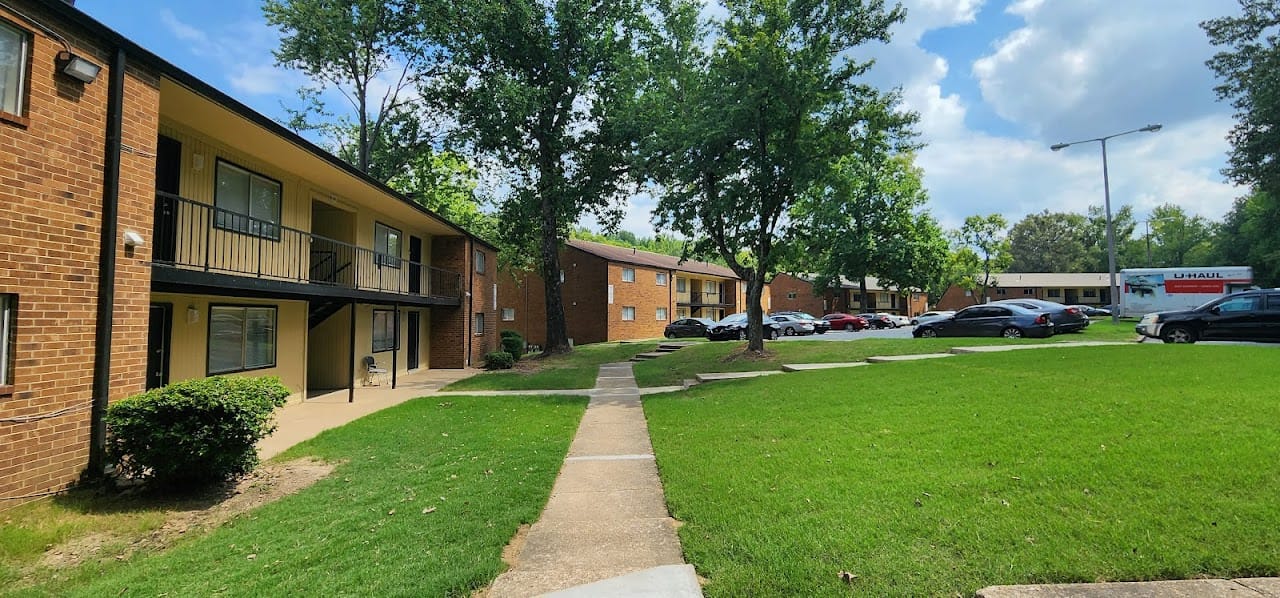Photo of Hilldale Apartments at 3500 Westline Dr Memphis, TN 38128