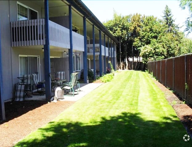 Photo of College Manor. Affordable housing located at 265 College St Monmouth, OR 97361
