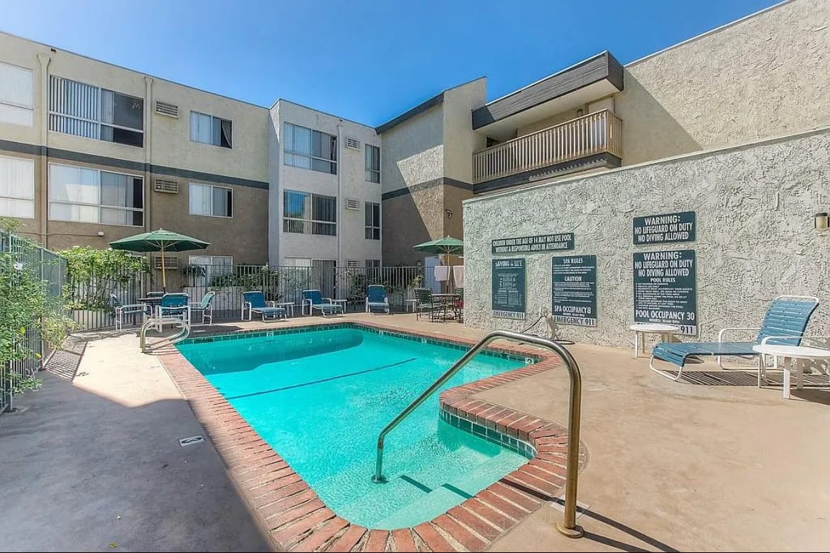 Photo of Roberts K-town Hoover at 401 S Hoover St Los Angeles, CA 90020