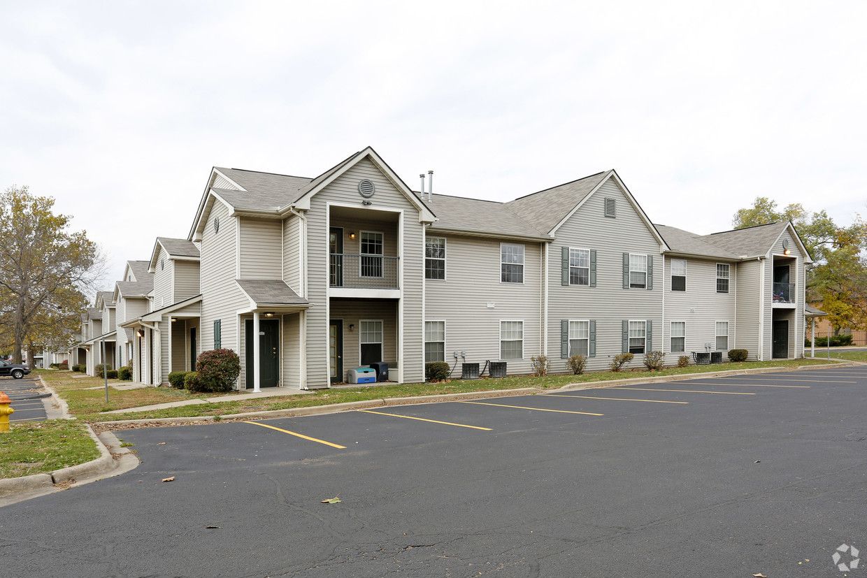 Photo of PEORIA APTS at 601 W RB GARRETT AVE PEORIA, IL 61605