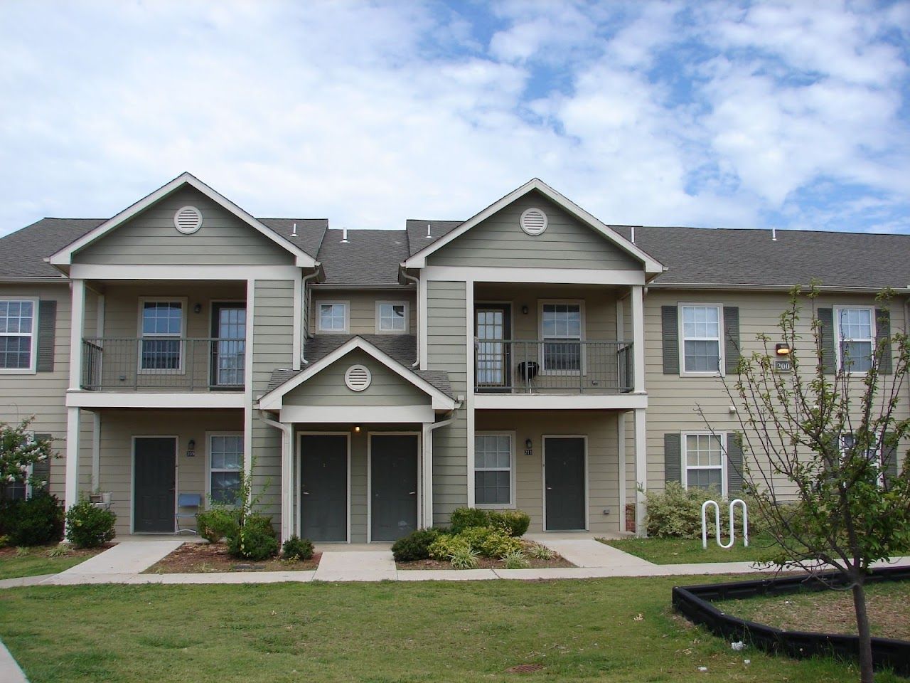 Photo of Huntington Falls Apartments. Affordable housing located at 1201 L St NE Ardmore, OK 73401