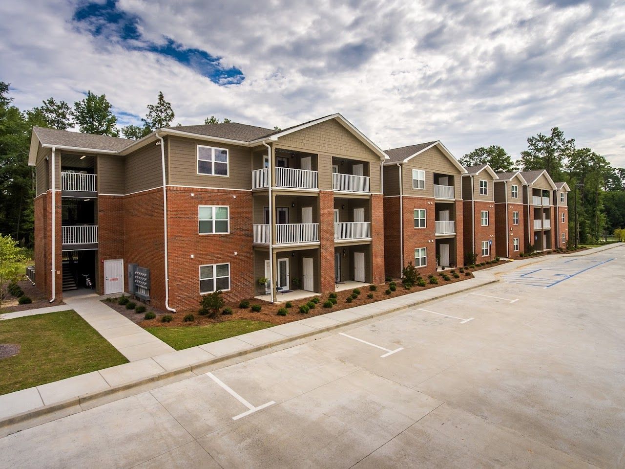 Photo of CREEKSIDE APARTMENTS at 164 EMMANUEL HARRIS ROAD MILLEDGEVILLE, GA 31061