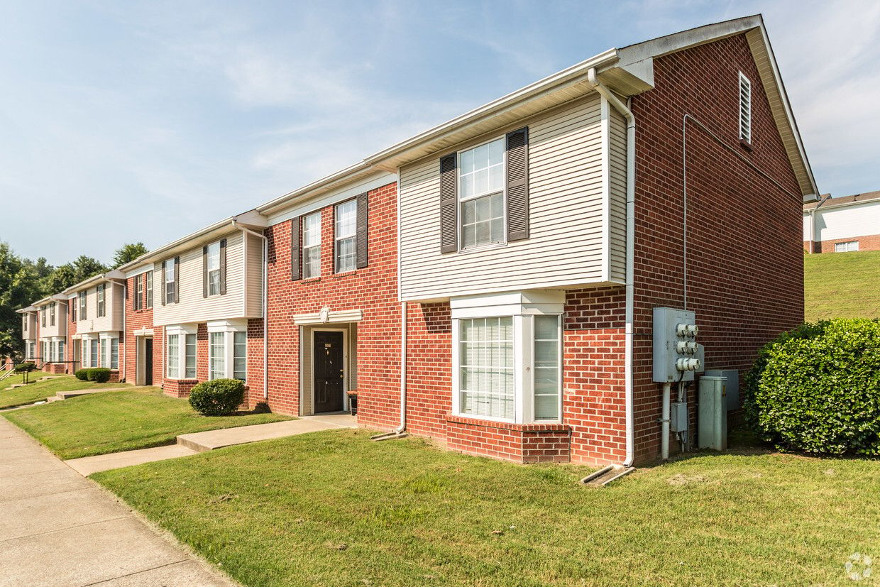 Photo of CUMBERLAND MANOR APTS at 1121 RIVERWOOD PL CLARKSVILLE, TN 37040