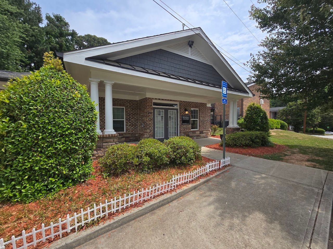 Photo of Country Oaks at 320 SW Fairburn Rd Atlanta, GA 30331
