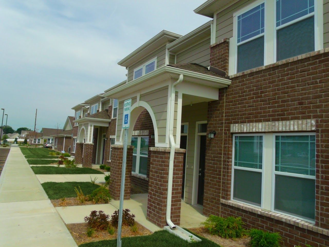 Photo of COMMONS AT WYNNE FARMS APTS at 8144 REDROCK RD E BROWNSBURG, IN 46112