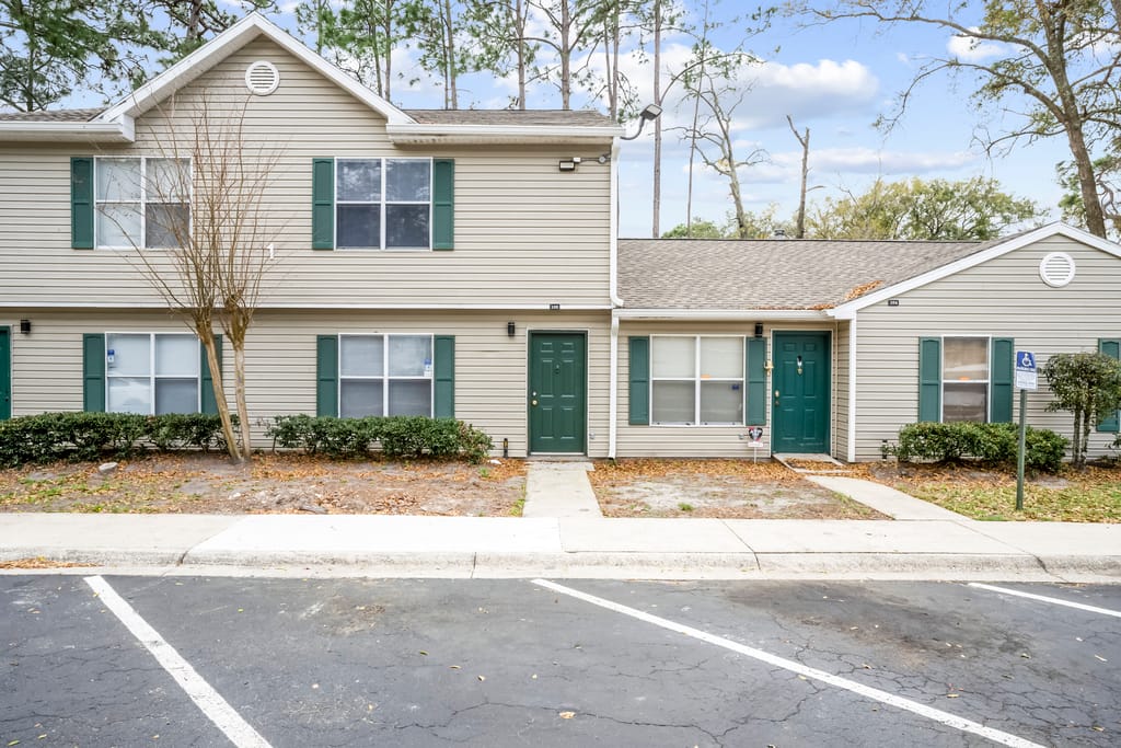 Photo of HAMPTON RIDGE. Affordable housing located at 11501 HARTS RD JACKSONVILLE, FL 32218