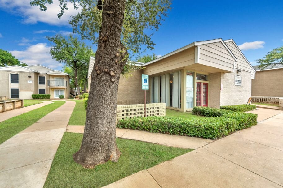 Photo of Spanish Oaks at 3025 E Park Row Arlington, TX 76010