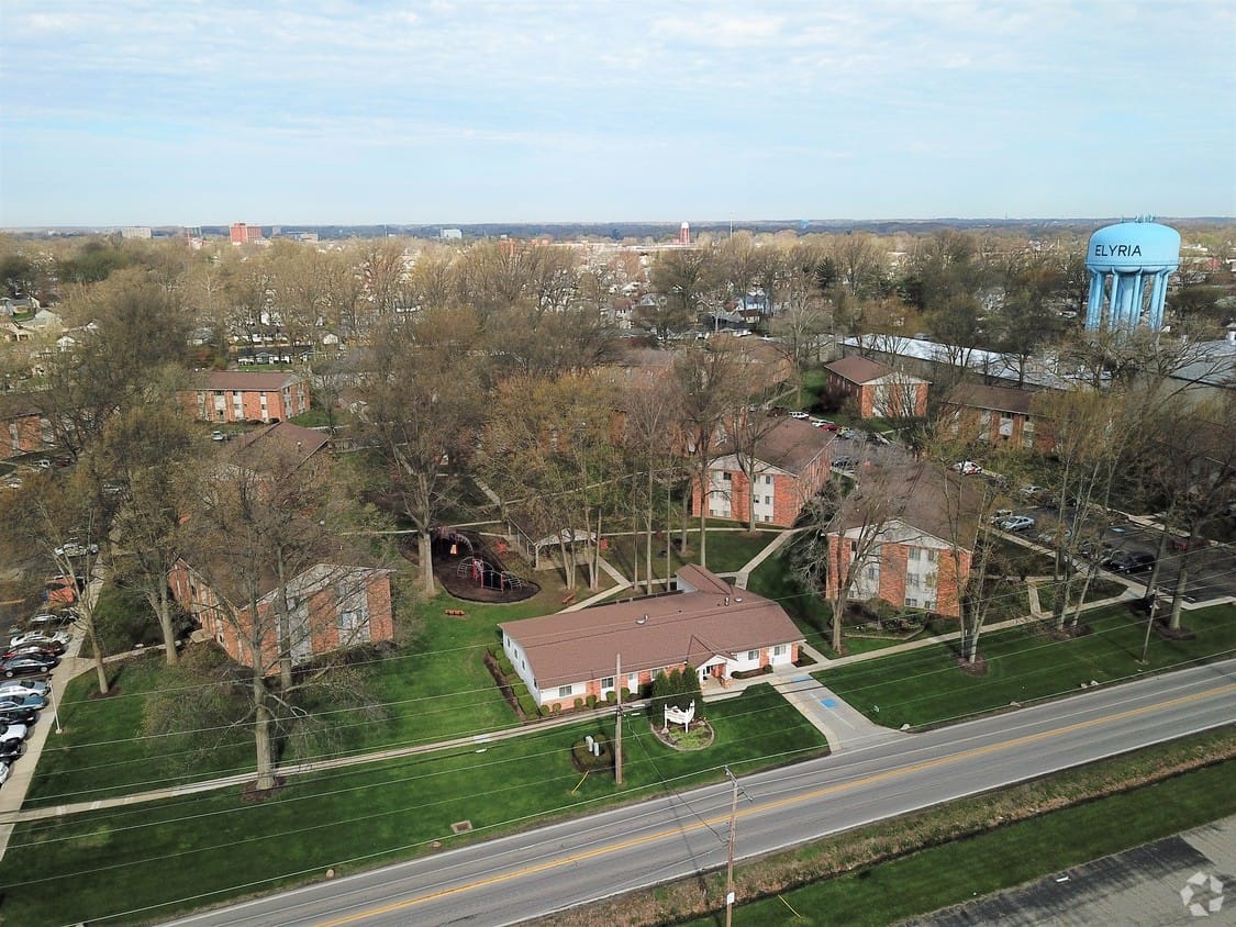 Photo of KENSINGTON SQUARE APTS at 535 ABBE RD S ELYRIA, OH 44035