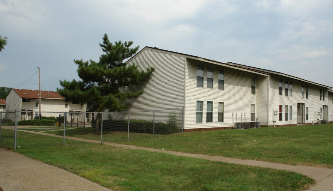 Photo of VILLAGE GREEN APTS at 725 W HURLBURT ST PEORIA, IL 61605