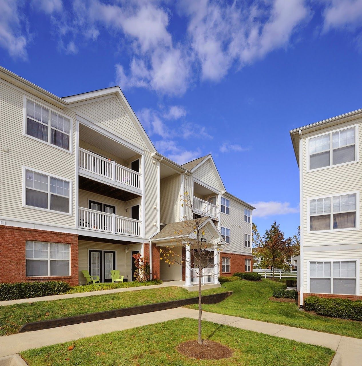 Photo of ABBEY AT SOUTH RIDING I. Affordable housing located at 43001 THOROUGHGOOD DR SOUTH RIDING, VA 20152