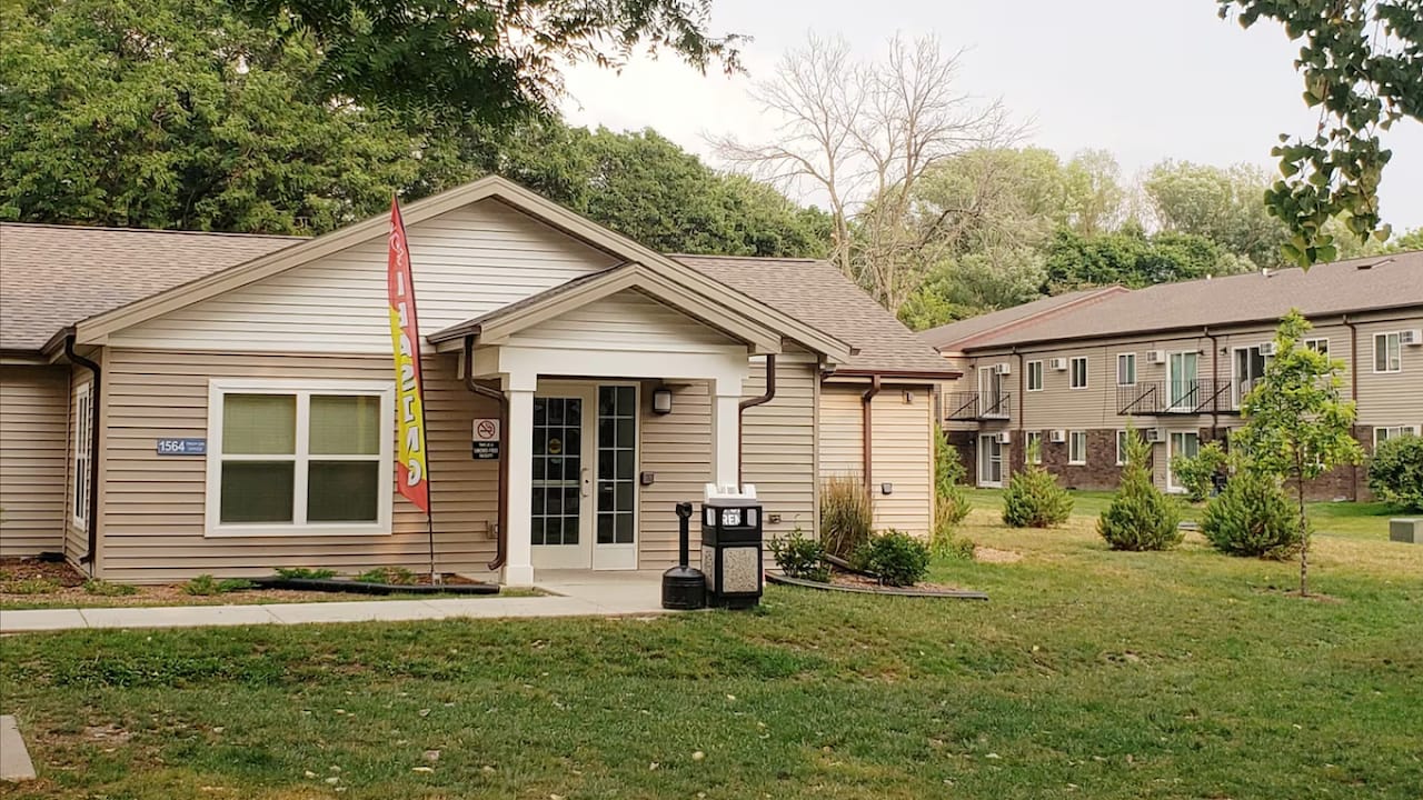 Photo of PARKCREST APARTMENTS at 1502 TROY DR MADISON, WI 53704