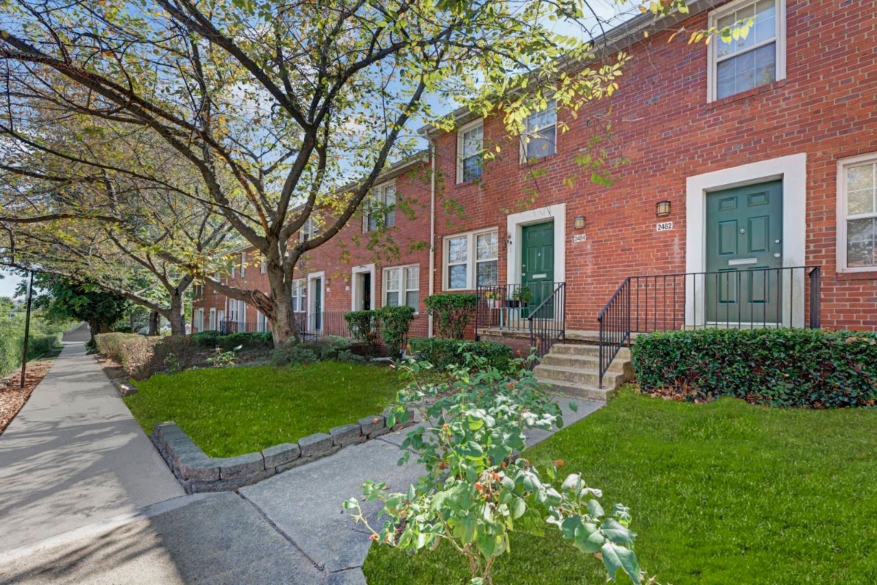 Photo of Fort Henry Gardens. Affordable housing located at 2470 S Lowell St Arlington, VA 22206