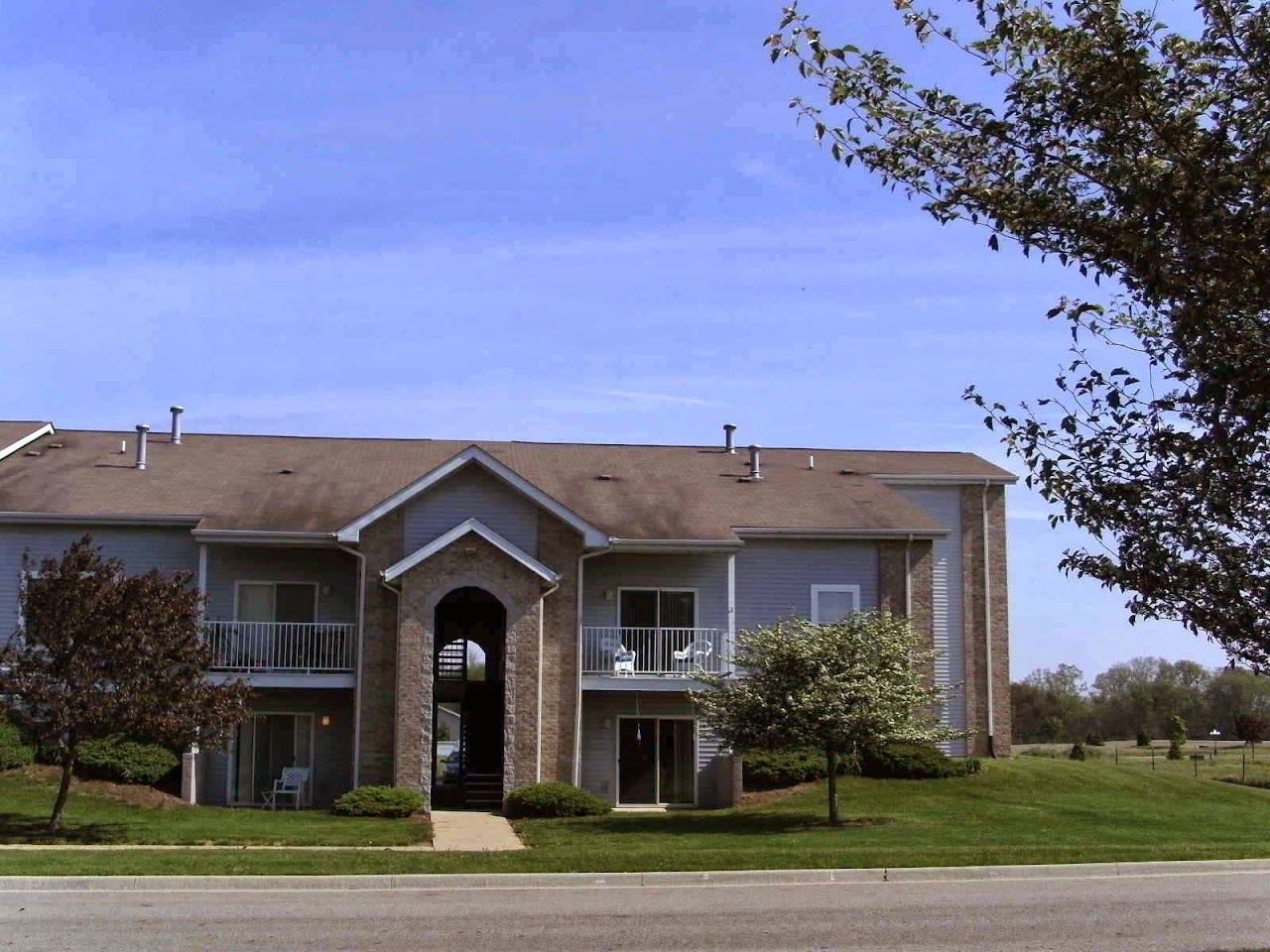 Photo of CARRIAGE GREEN APTS at 1280 DORA LN PLYMOUTH, IN 46563