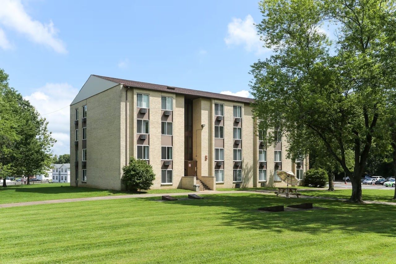 Photo of The Quads Apartments. Affordable housing located at 1207 S Wall St Carbondale, IL 62901