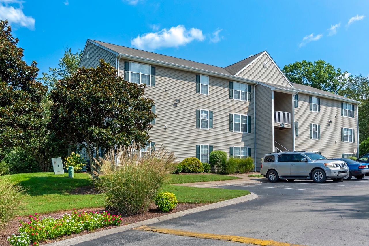 Photo of HAMPTON RIDGE APTS. Affordable housing located at 1000 MCMEEN CIR COLUMBIA, TN 38401