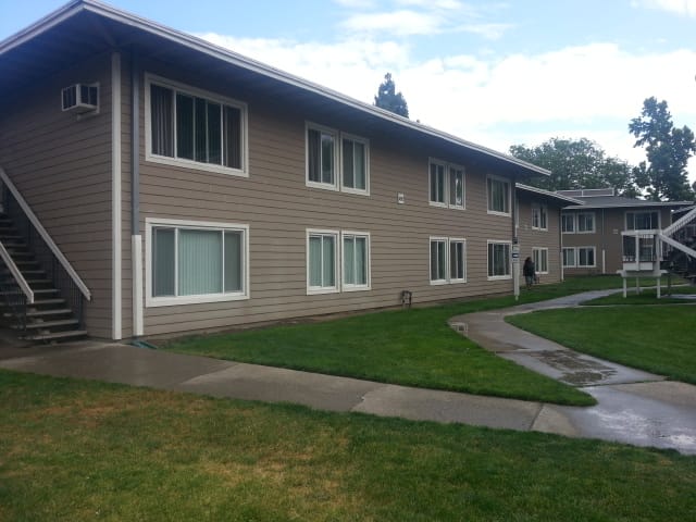 Photo of TRACY VILLAGE APTS at 435 E SIXTH ST TRACY, CA 95376