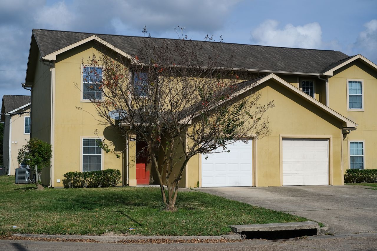 Photo of OAKS APTS. Affordable housing located at 605 FIRST ST ORANGE, TX 77630