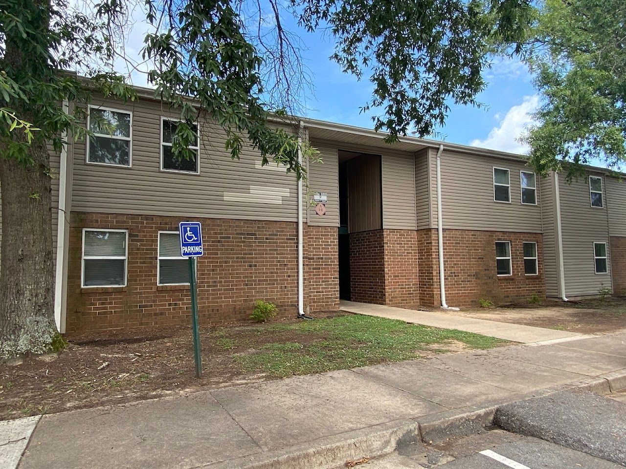 Photo of Oak Forest Apartments at 601 E Calhoun Rd Belton, SC 29627