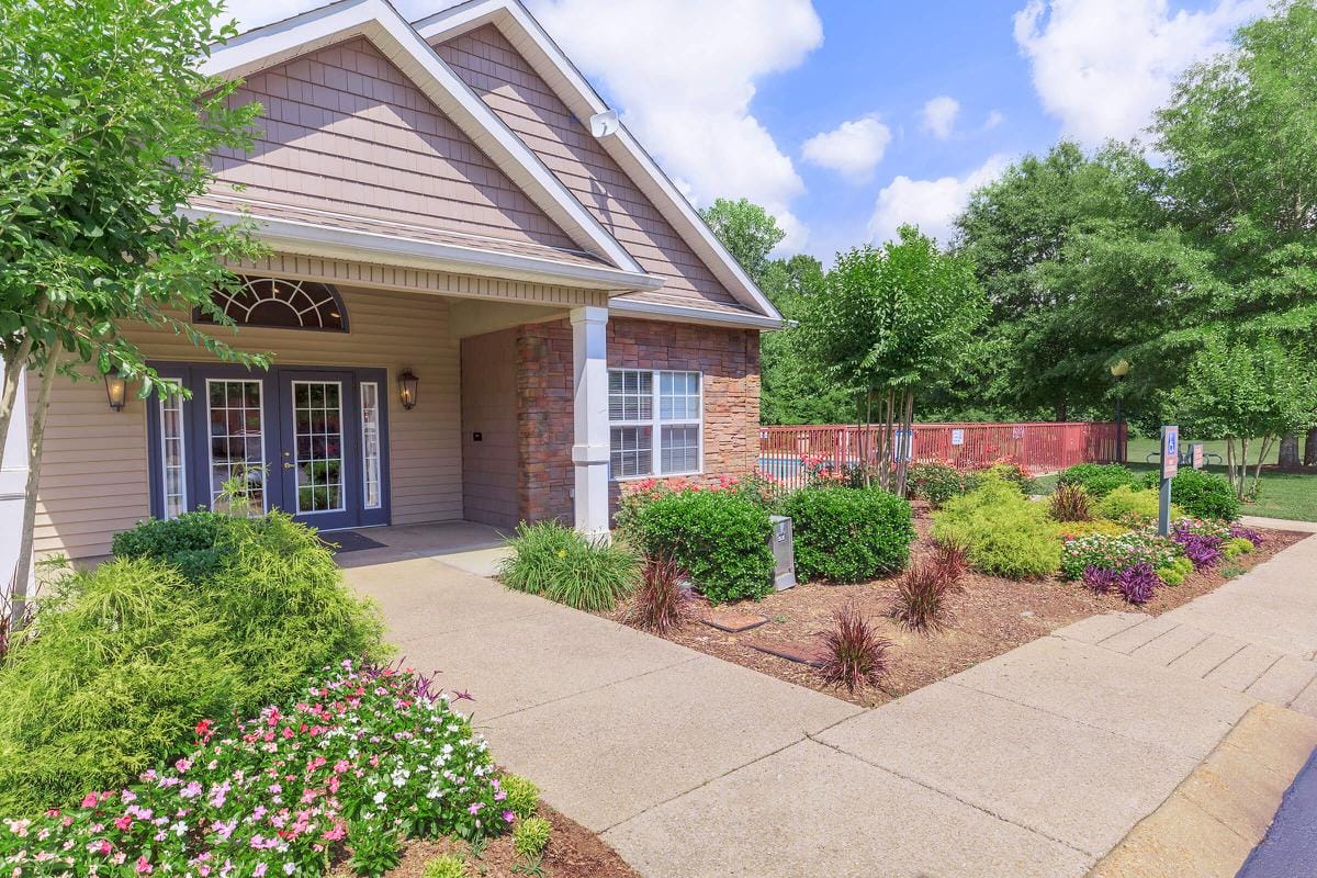 Photo of HICKORY POINTE TOWNHOMES. Affordable housing located at 1037 CENTERPOINT RD HENDERSONVILLE, TN 37075