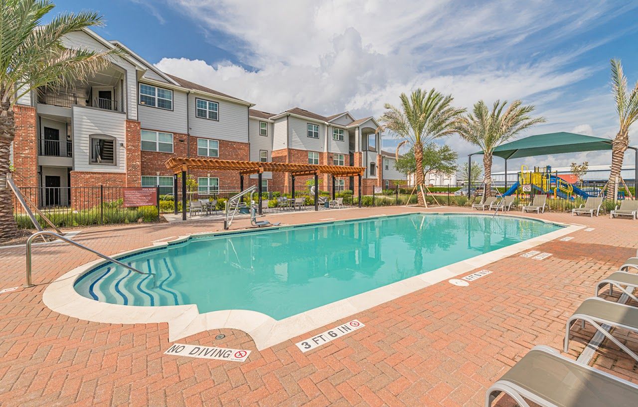 Photo of Vermillion Apartments at 3360 Alice St Houston, TX 77021