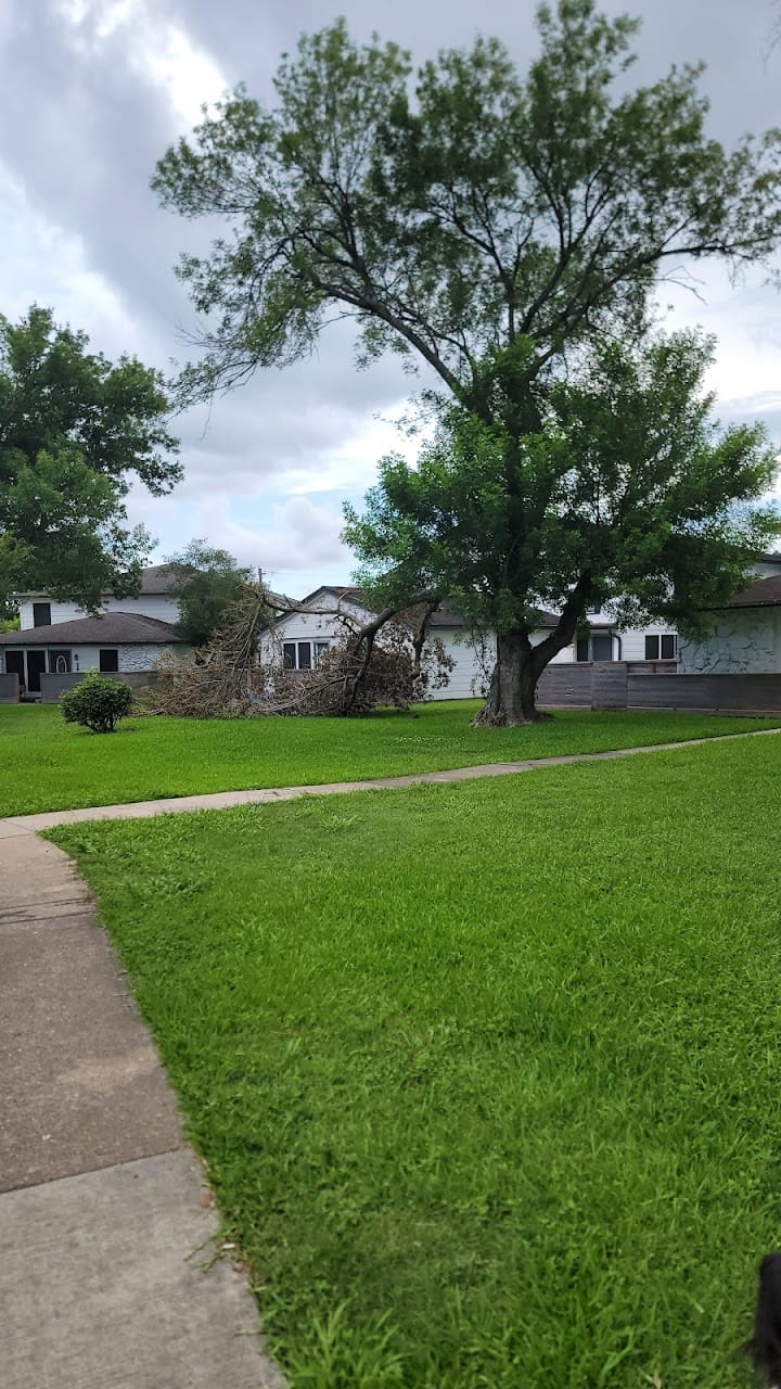 Photo of BAYSHORE TOWERS at 3219 BURKE RD PASADENA, TX 77504